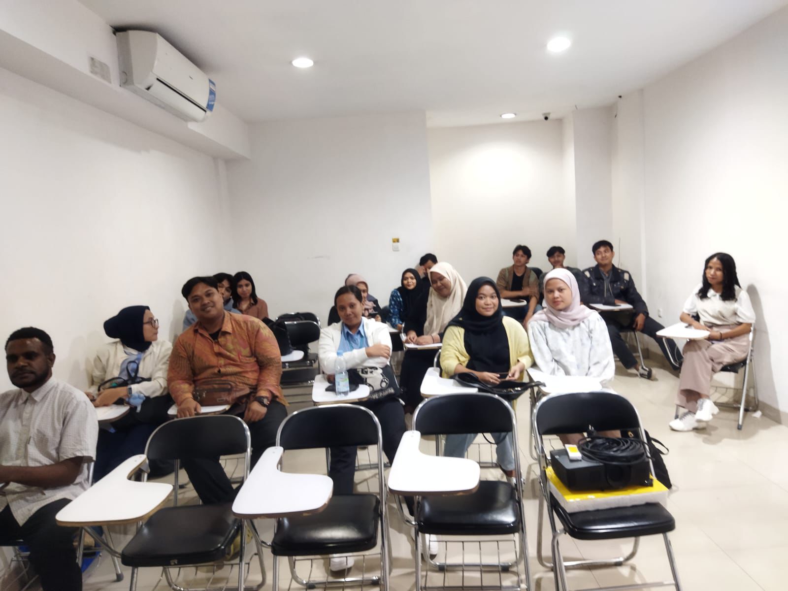 Internalisasi Eksternalitas Lingkungan: Mengurai Arsitektur Pajak Karbon dan Implikasinya Terhadap Transformasi Ekonomi Hijau