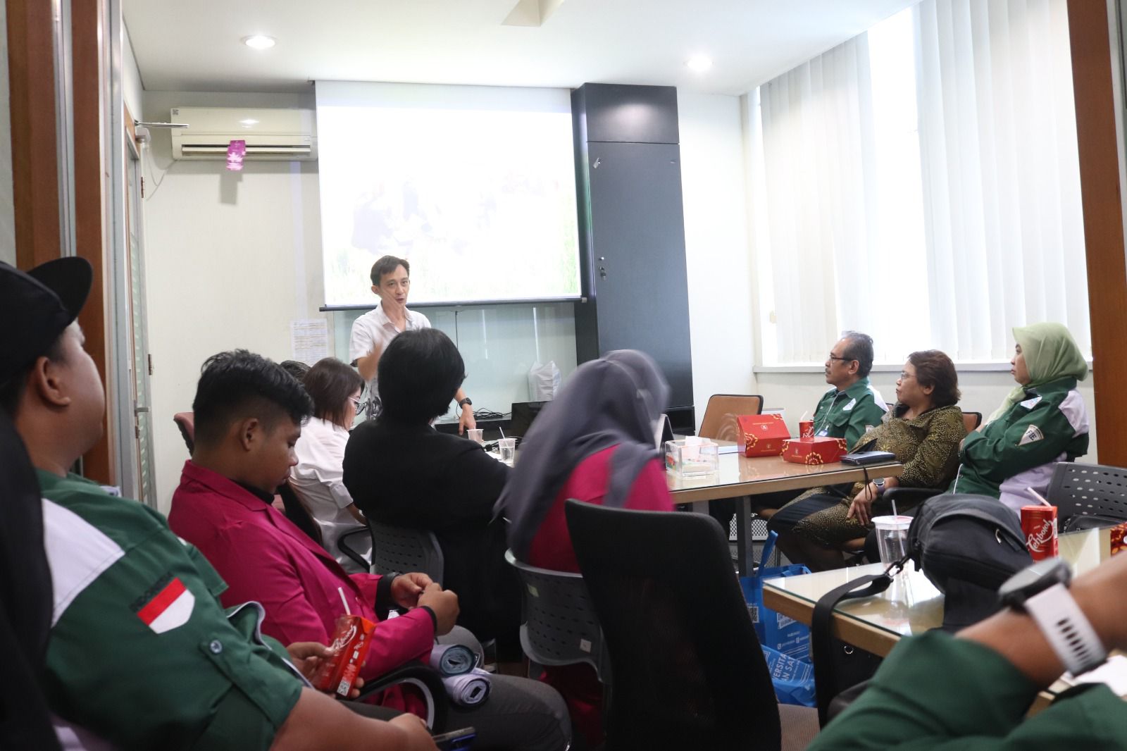 Mengurai Ekonomi Kesehatan: Sinergi Efisiensi Fiskal dan Kualitas Pelayanan dalam Menjawab Tantangan Penuaan Populasi